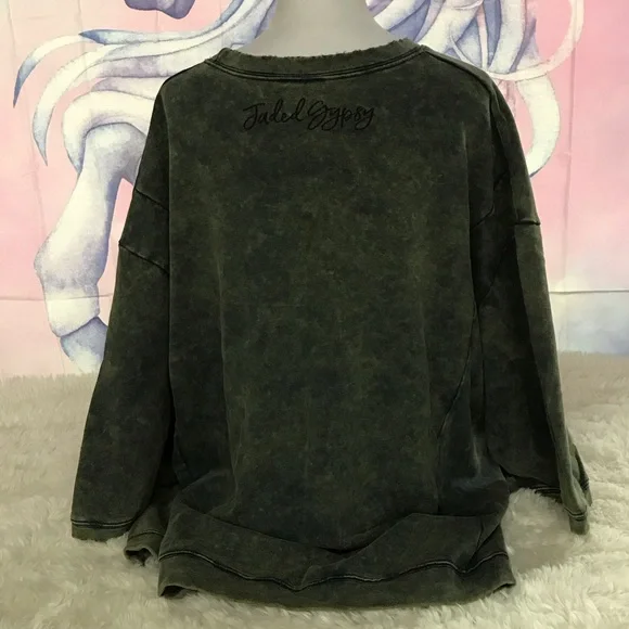 Jaded Gypsy
Green Sweatshirt with Bee and Floral Design - Picture 2 of 9